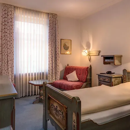 ホテル ガストフ ツア ポスト 3*