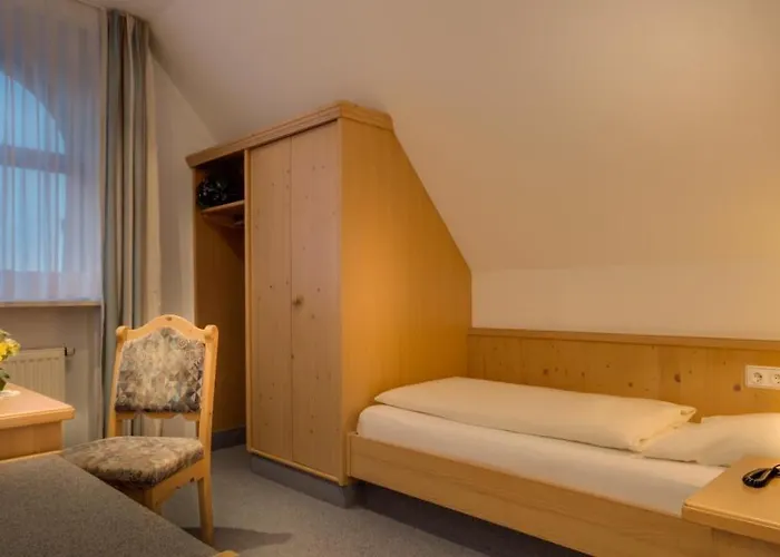 Zur Post Hotel 3*